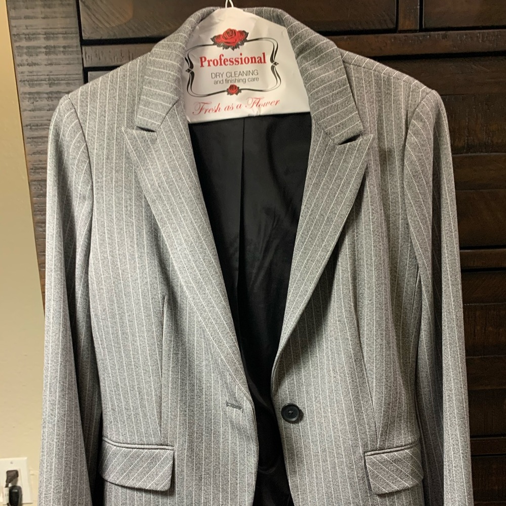 Express Gray and white lines blazer